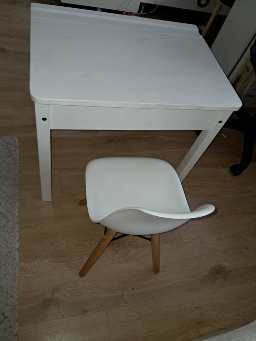 Biurko otwierane Ikea Sundvik plus krzesełko