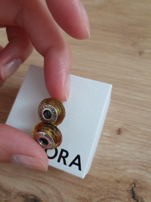 Pandora Charms Murano, fasetki miodowe złote