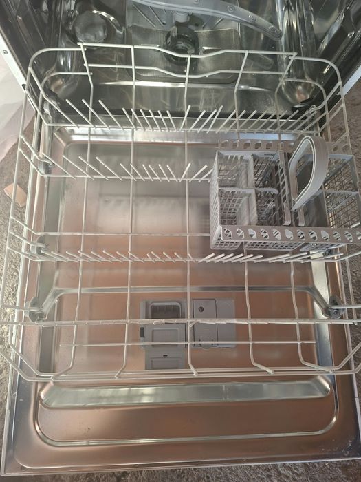 Vendo máquina de lavar loiça – INDESIT