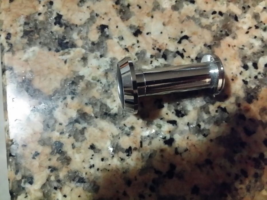 Punhos para portas e binóculo de porta