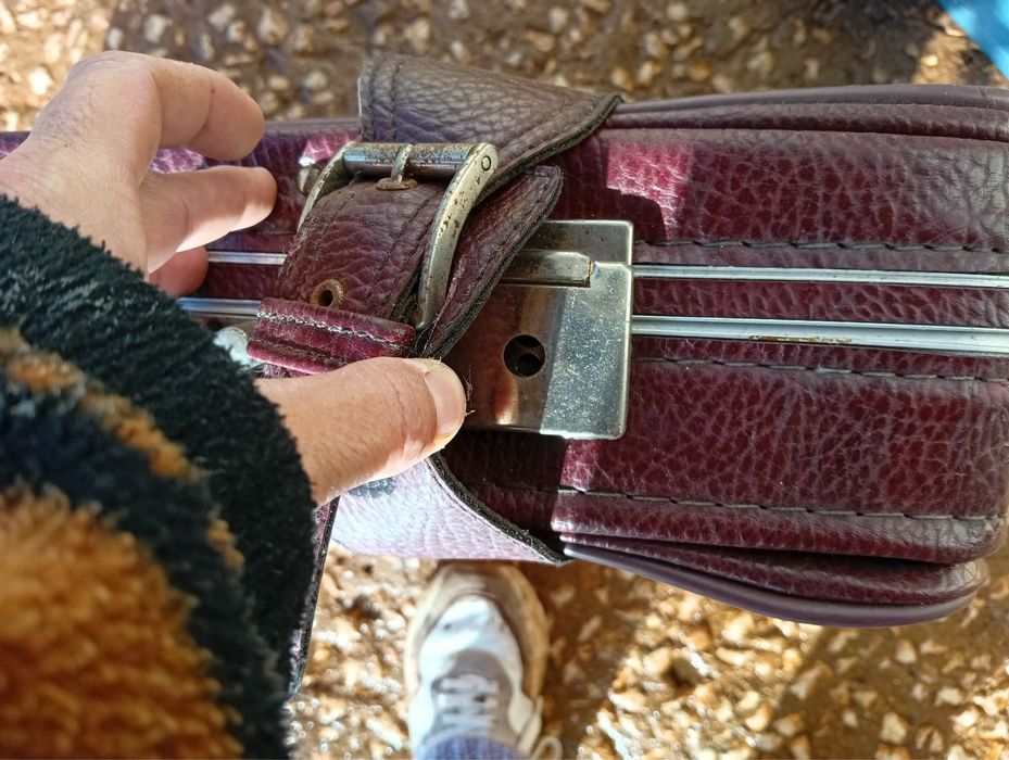 Vende se mala de viagem em cabedal