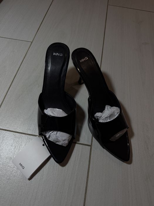 Мюлі на каблуку лакові чорні MANGO 39-40 р