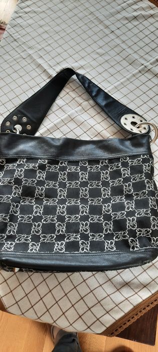 Torebka czarna na ramie