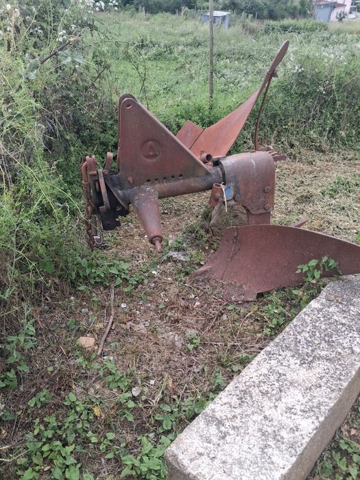 Charrua de uma telha em exelente condiçao
