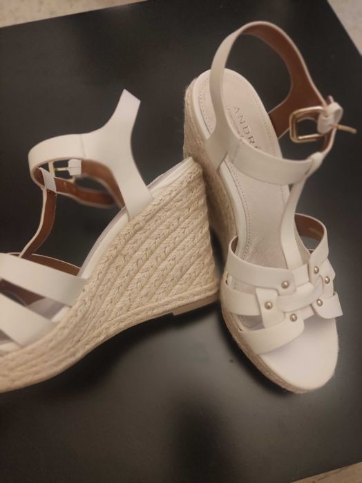 Sandálias André. PERLINE Branco