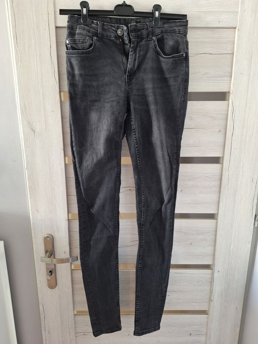 Spodnie jeansowe na wysoką