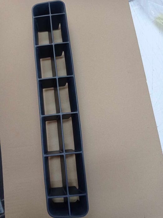 kratka zderzaka przedniego volvo XC70 97 Rok ŚRODKOWA