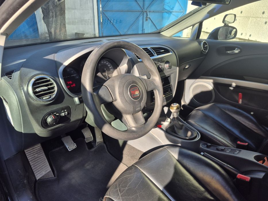 Продається навчальний Seat Leon, 2005.