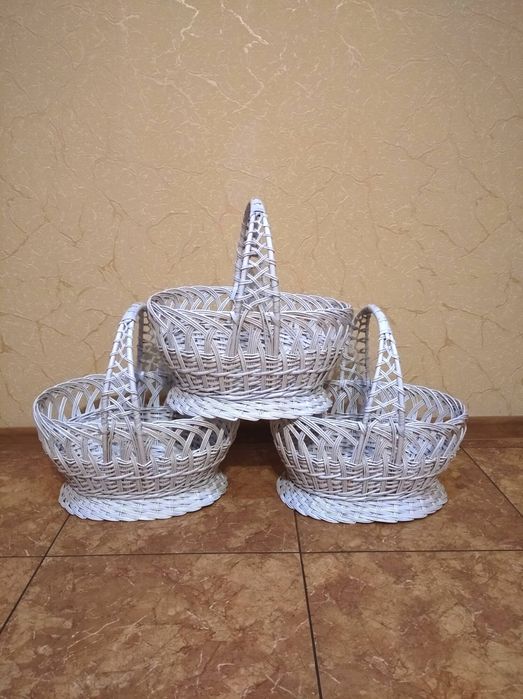 Кошики . Корзини. Плетені меблі.Качалки. Лотки. Баночки. Опт-роздріб
