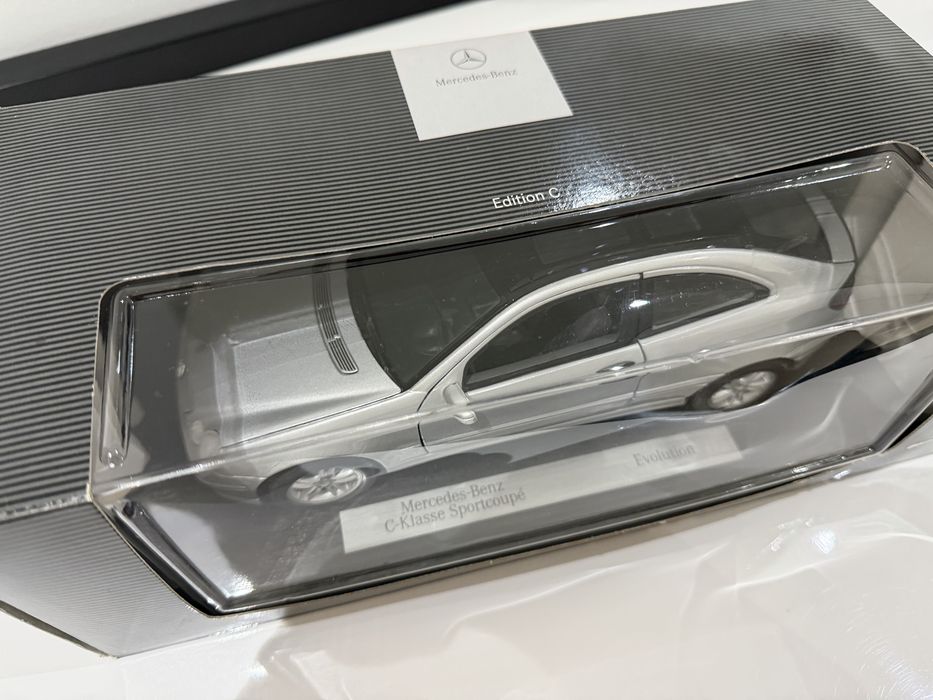 Miniatura Mercedes Sportcoupe CL203 (1:18) 180 200 220 230