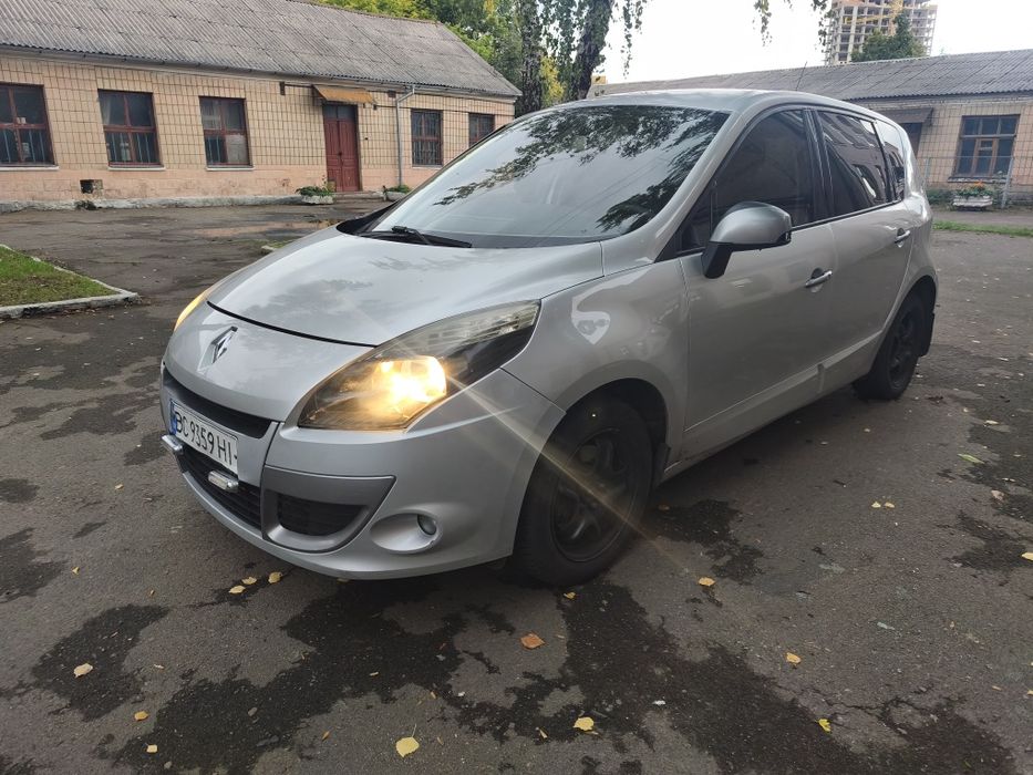 Renault scenic 11-й рік 1.5 дизель механіка