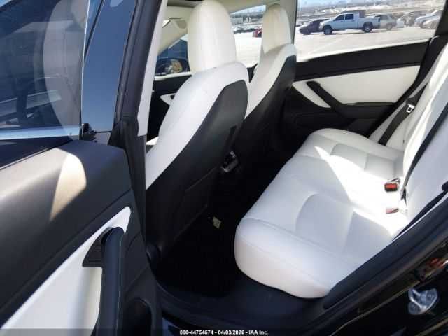 Tesla Model 3 2018 .