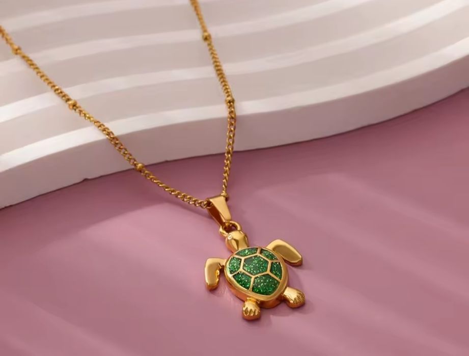 Fio com pendente em ouro cubano