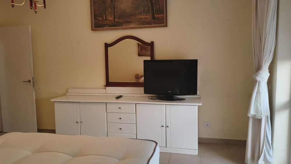 Aluga-se Quarto em Moradia