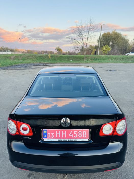 В продажі - Volkswagen Jetta 2010
