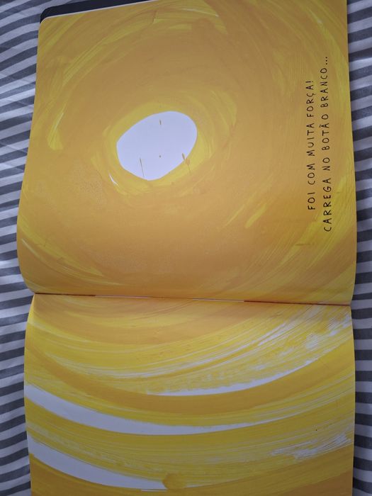 Livro Infantil "um livro" de Hervé Tullet