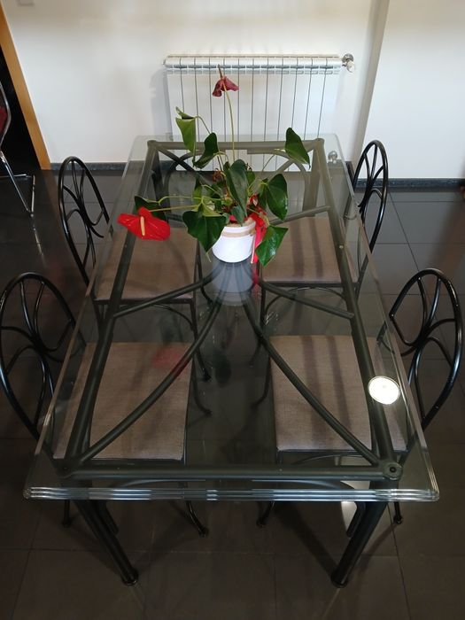 Vendo mesa em vidro
