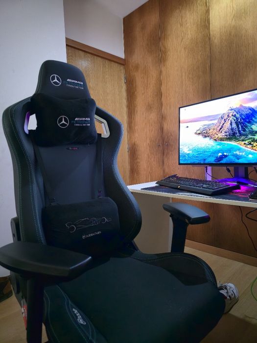 Setup Gaming High-End Completo (PC, Monitor OLED, Cadeira Premium)