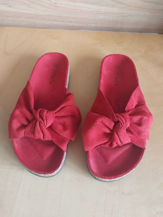 Klapki firmy DeeZee rozm.40, dł.wkładki 25 cm.