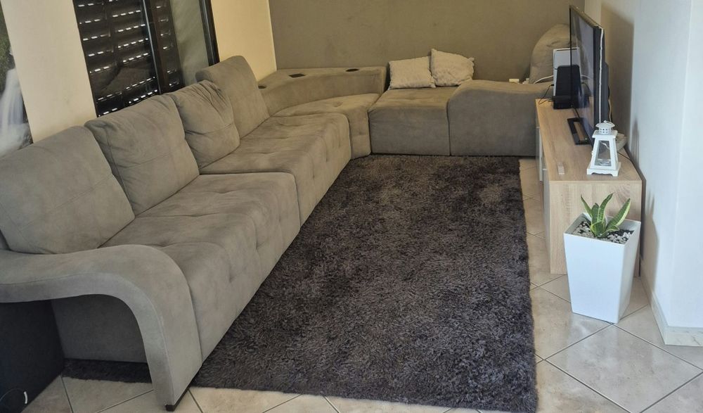 Vende-se sofá de canto espaçoso e confortável