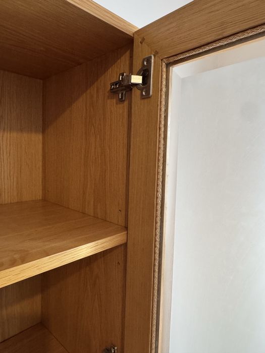 Vitrine / estante em madeira com portas de vidro (2 disponíveis)