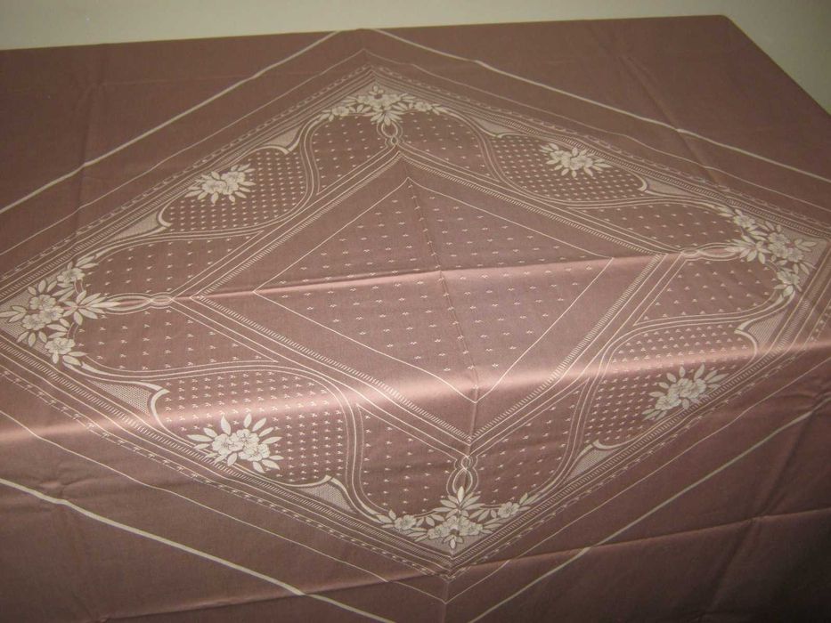 Obrus 100% bawełna adamaszek 132 / 162 cm