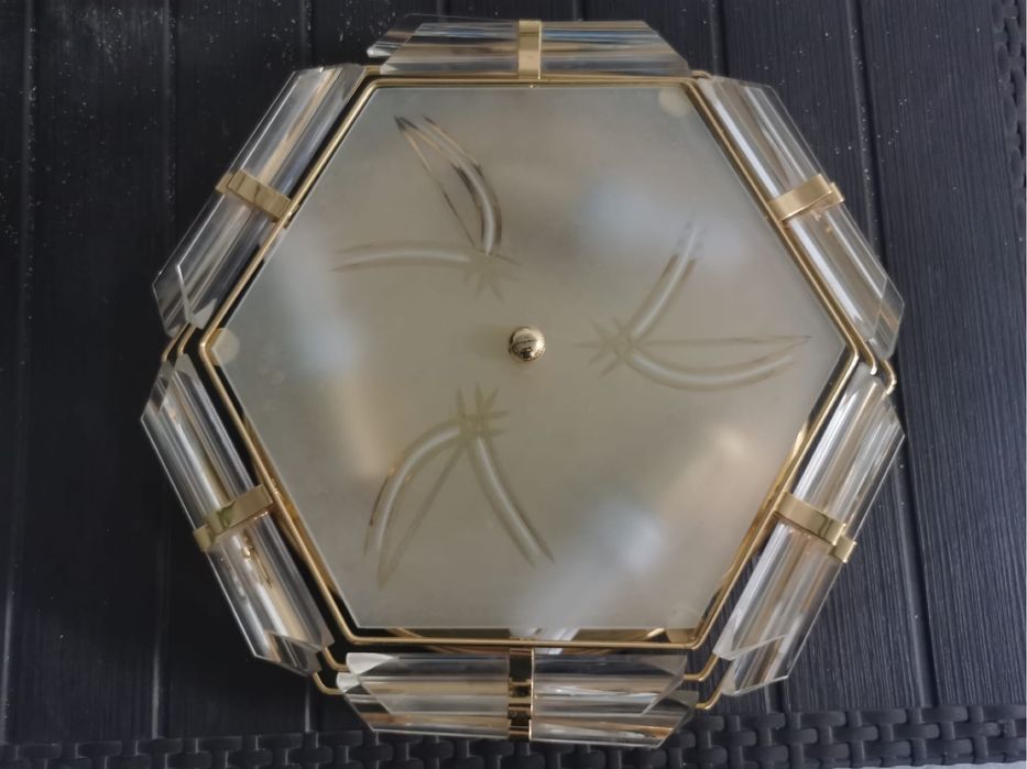 Cadeeiro de teto em bom estado de conservacao