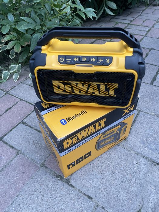 Блютуз колонка DEWALT