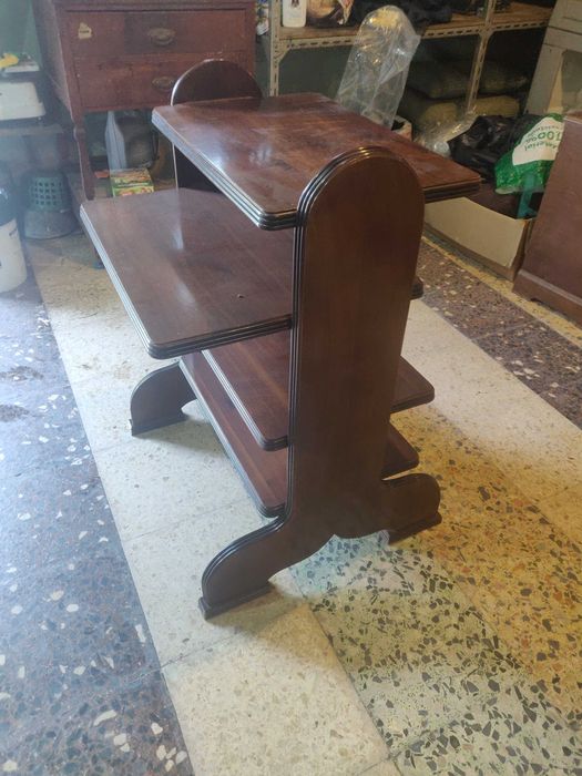 Móvel de madeira maciça