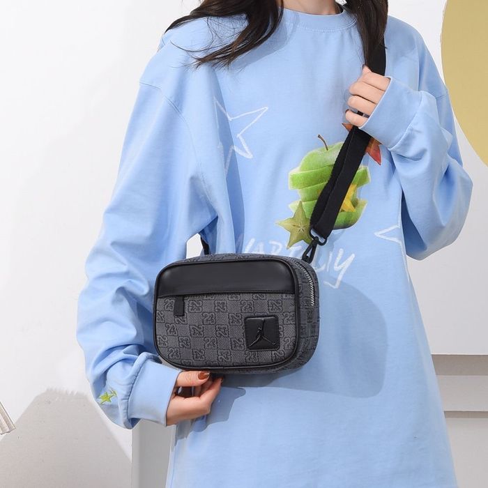 Сумочка джордан через плече