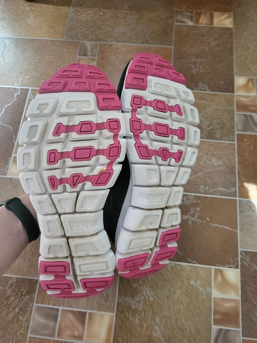Продам жіночі кросівки reebok