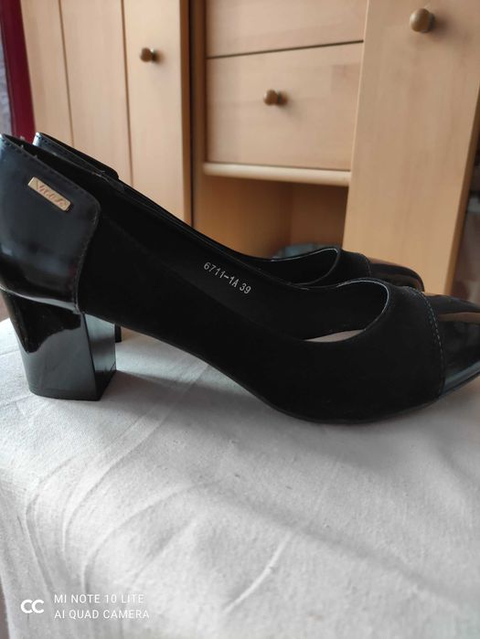 buty czarne na obczasie