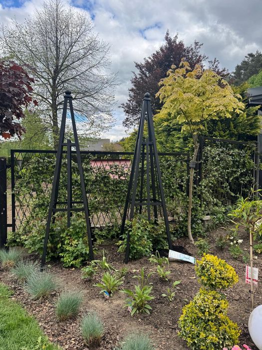 Obelisk, podpora