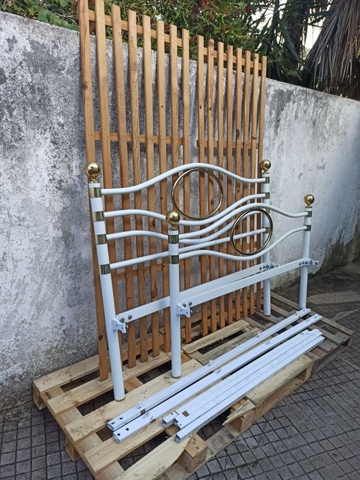 Cama de casal em ferro