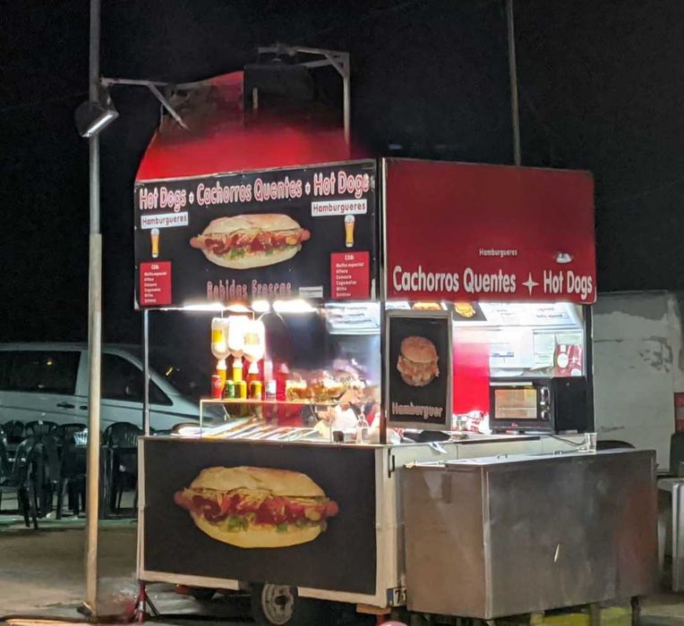 Food Truck de cachorros e hamburgers