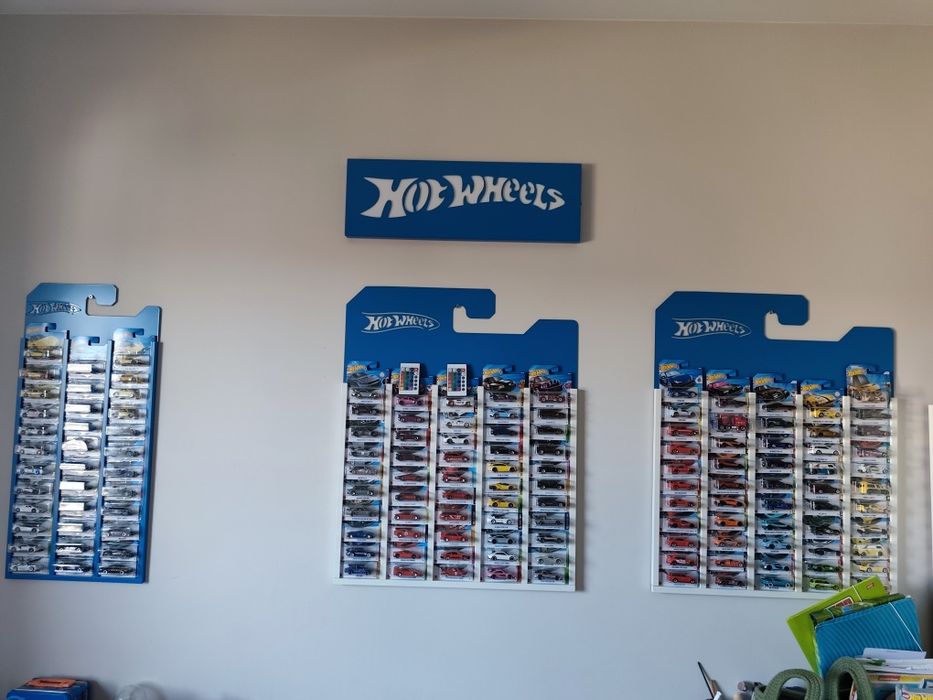 Tablice wraz z autkami +logo podświetlane