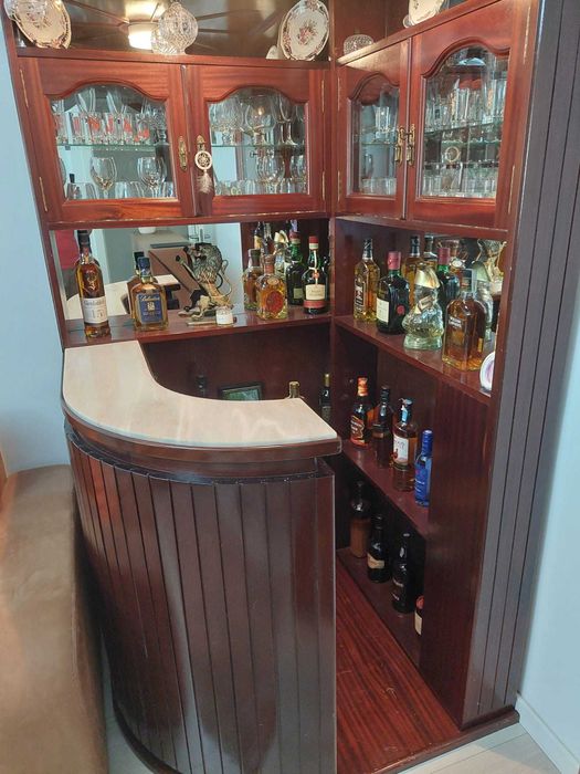 Bar de sala madeira mogno