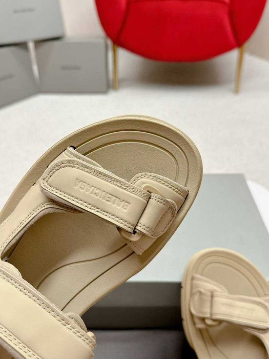 Balenciaga Buty, sandaly klapki, skora 080217