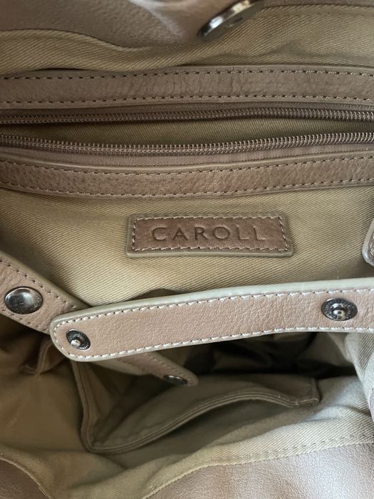 Mala em pele genuína, marca Caroll em bom estado.