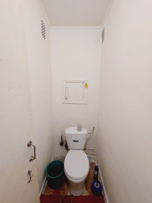 Продаж чотирьохкімнатної квартири.