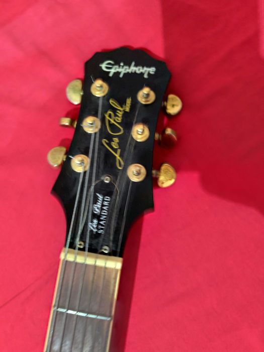 Guitarra les paul + amplificador + pedaleira