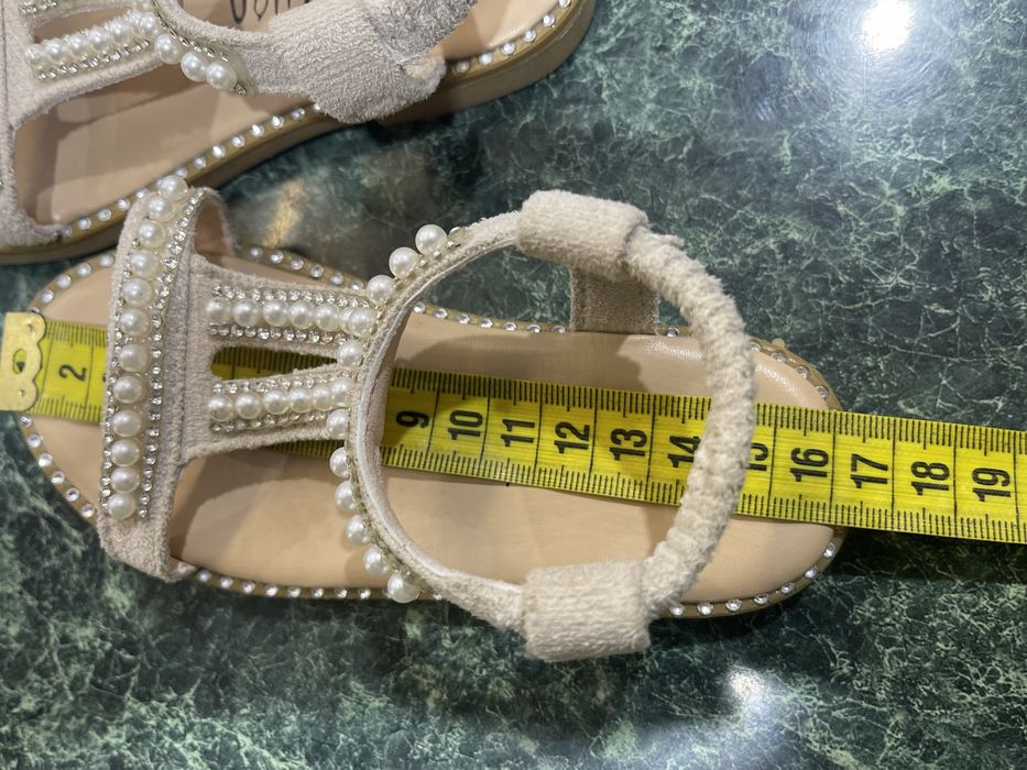 Босоніжки для дівчинки