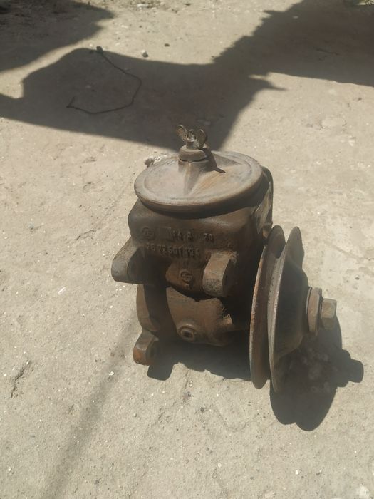 Продам рулевую колонку с насосом Мерседес 123, бу.