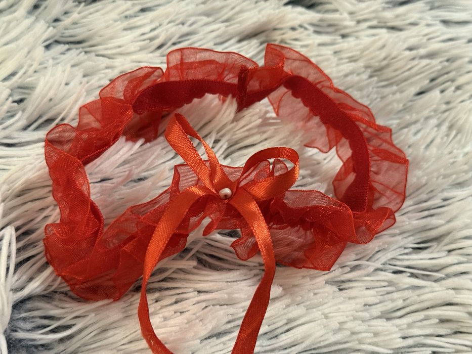 czerwona podwiazka studniowka