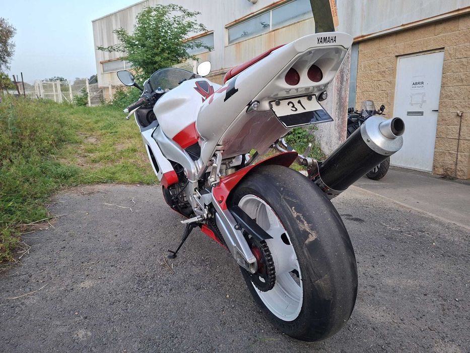 YAMAHA R1 para recuperar ou para peças