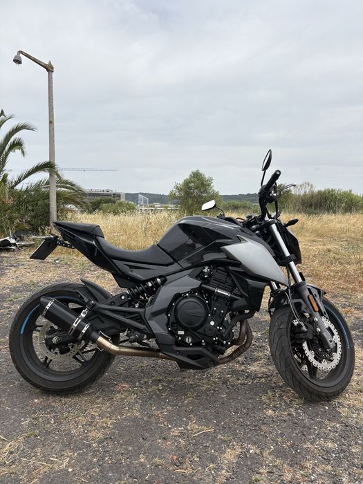 CFMOTO 650NK 2023 – estado novo | 996 KM | extra + material orginal
