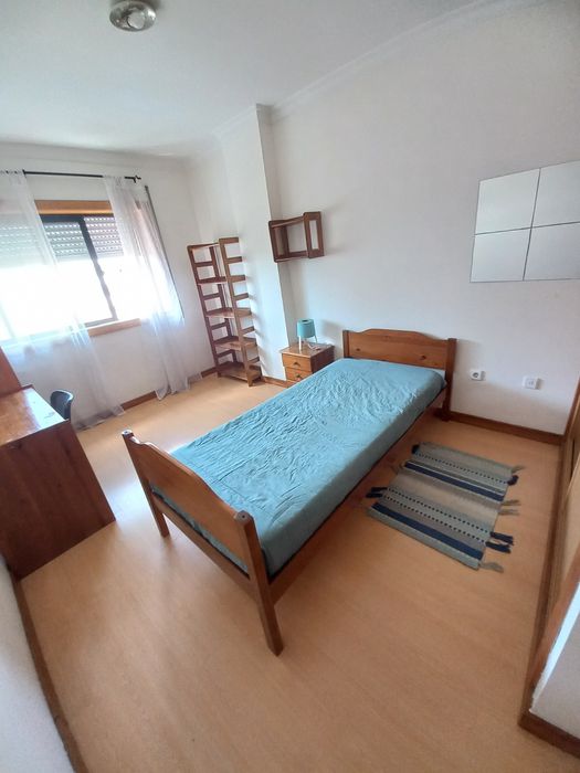 Quarto para arrendar a estudante