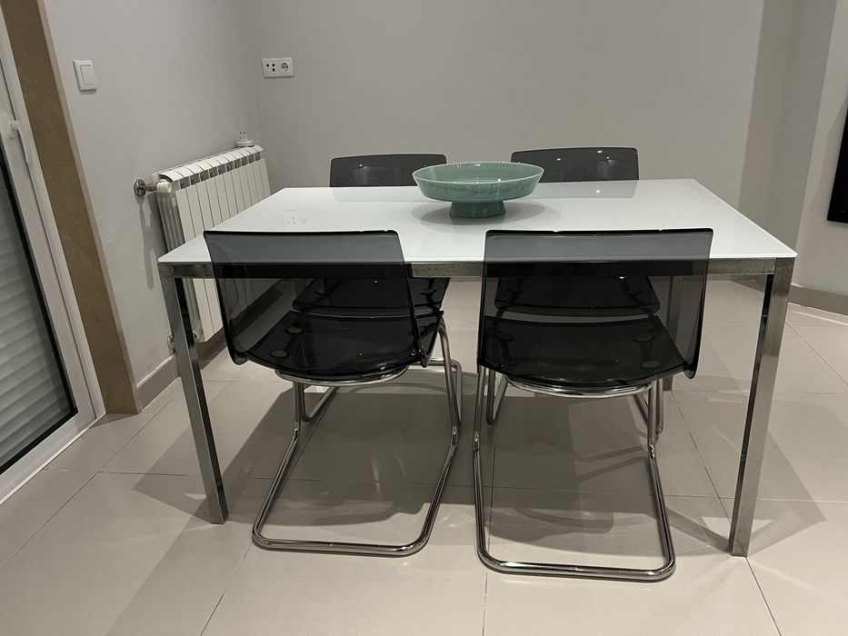 Mesa de cozinha + cadeiras