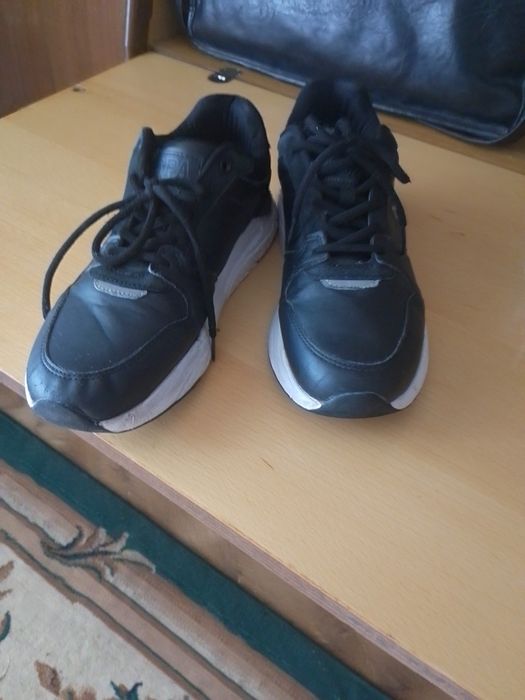 Продам кроссовки
