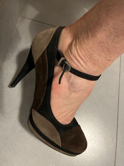 Sapatos de senhora de camurça